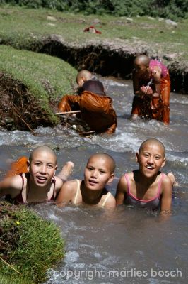 2010-nuns-ladakh-008